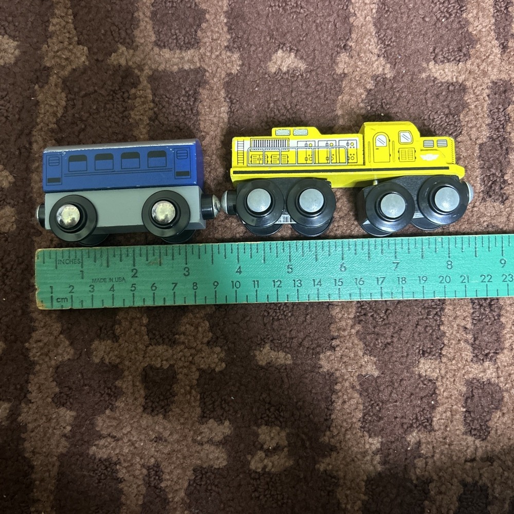 Set Of Two Maxim Enterprise Train‎ Cars; Magnetic
